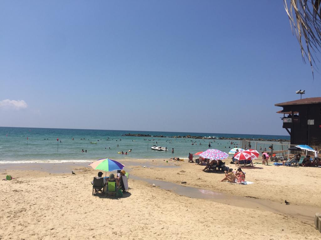מגדל אלמוג חיפה - דירות "בלו ביץ'" על הים Exterior photo